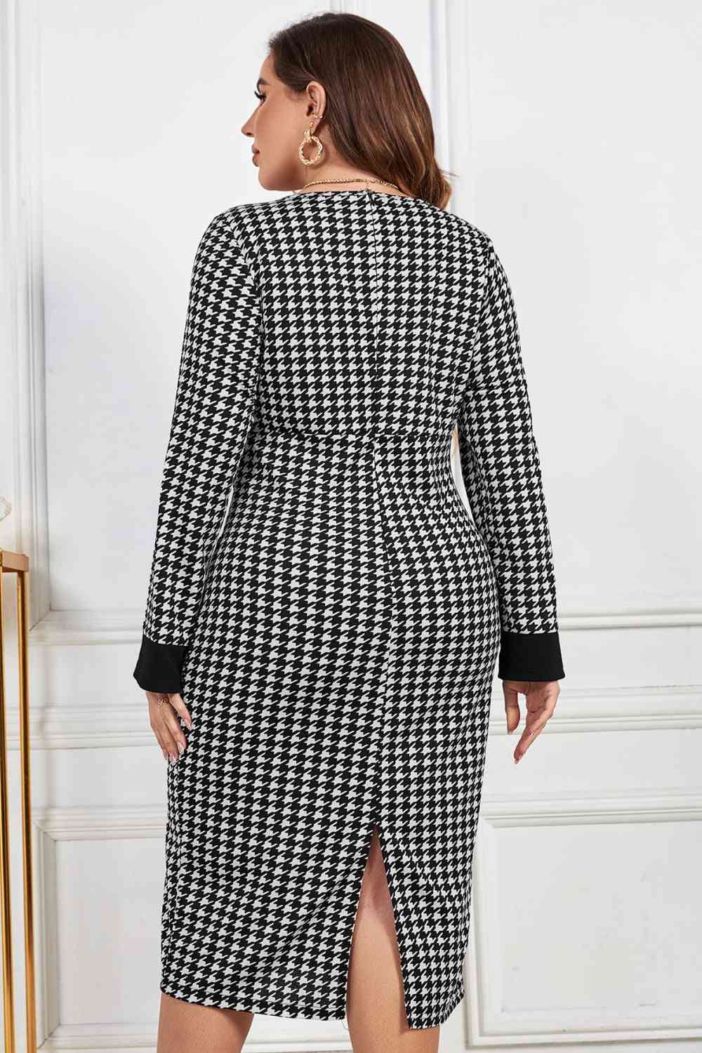 Plus Size Hound's-tooth V-Neck Midi Dress